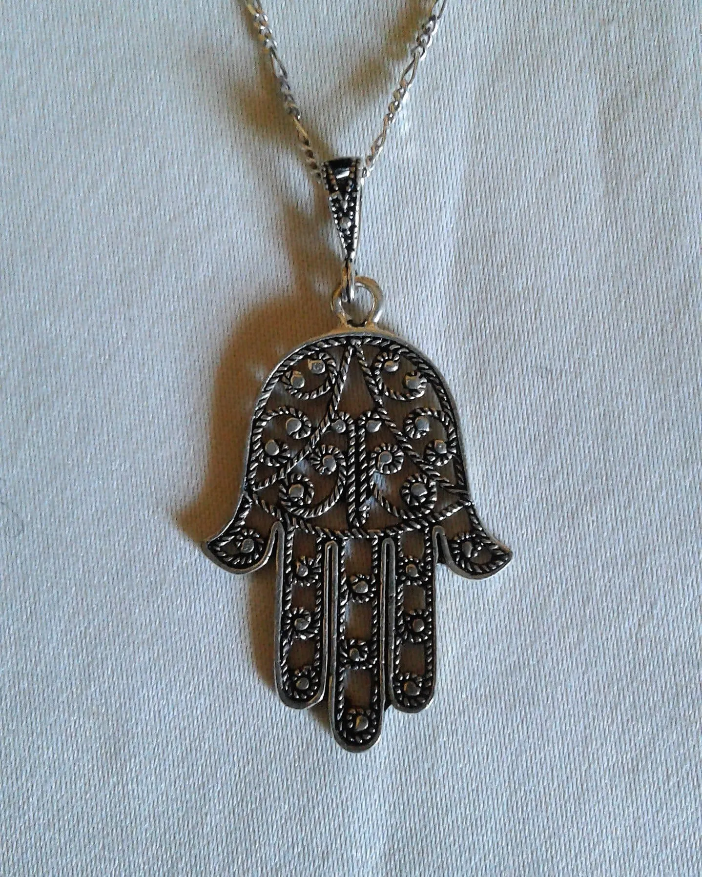 Hamza Pendant - Zaina