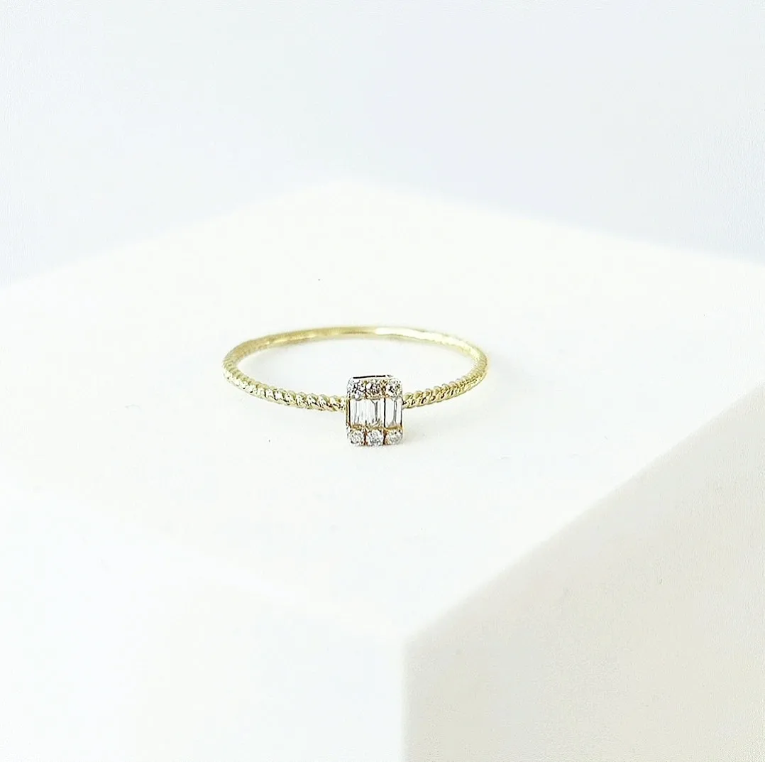 #LVNA2024 | Golden Baguette Emerald Diamond Ring 18kt