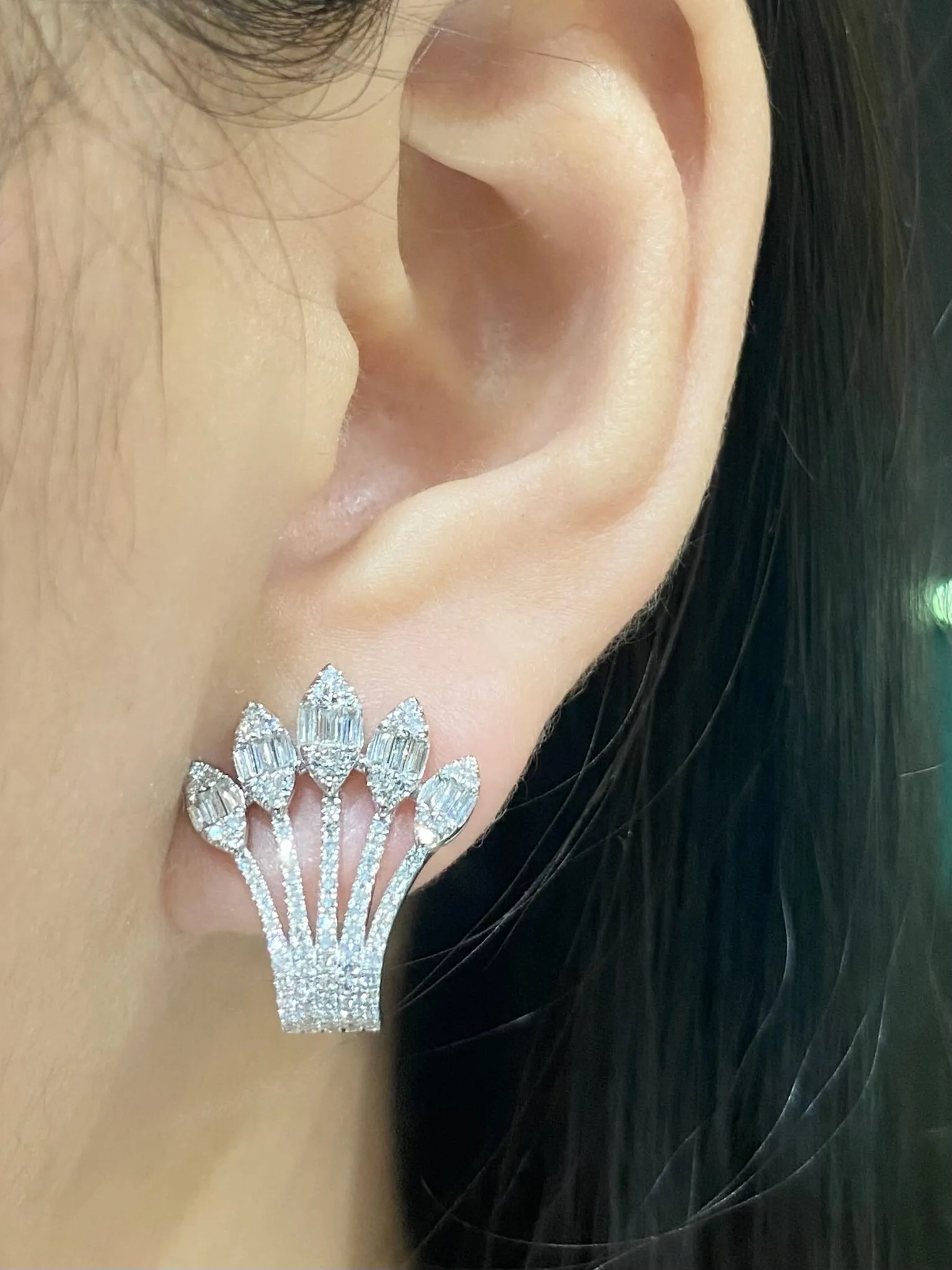 #LVNA2024 | Leaf Statement Diamond Earrings 14kt
